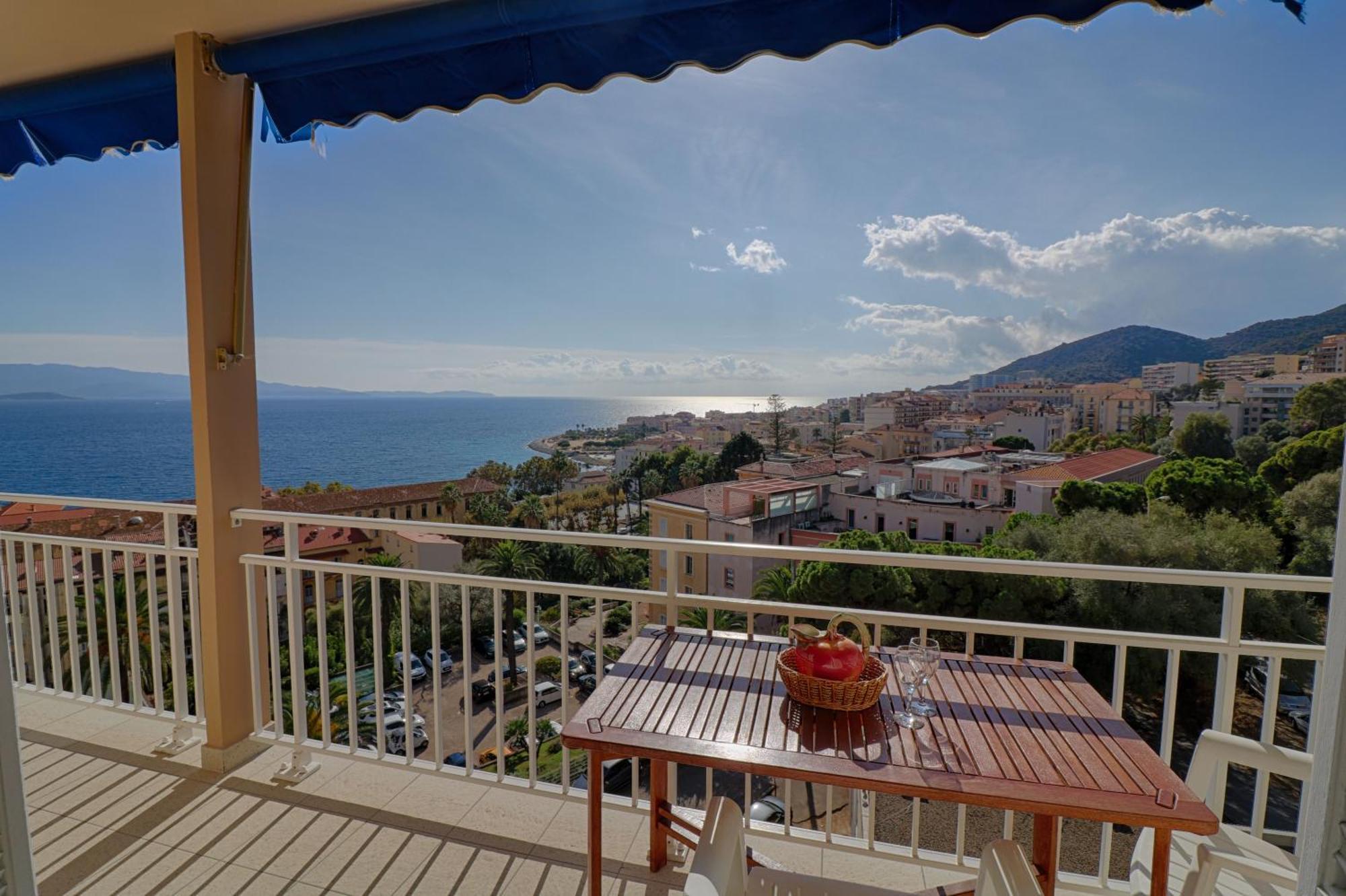 Centre Les Pins * Ajaccio (Corsica)